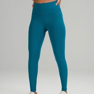 EUC lululemon wunder train 28” high rise legging in color capri